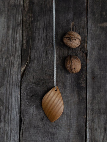 Wood pendant "Leaf". Elm
