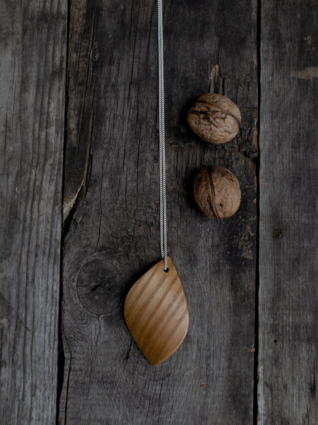 Wood pendant "Leaf". Elm