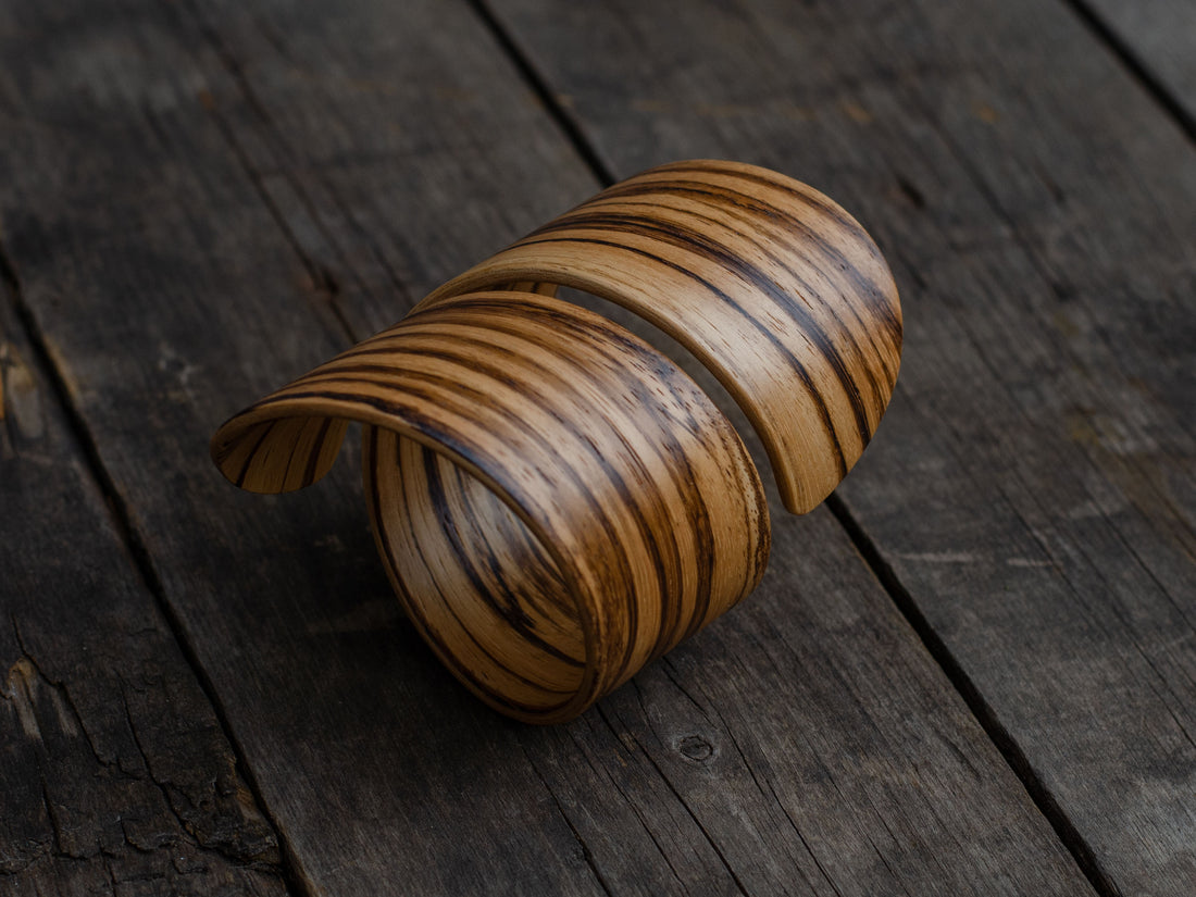 "Simple twist" - Lightweight Wooden Large Cuff in Zebrawood